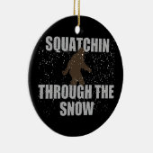 Squatchin through the Snow Sasquatch Ornament (Rechts)