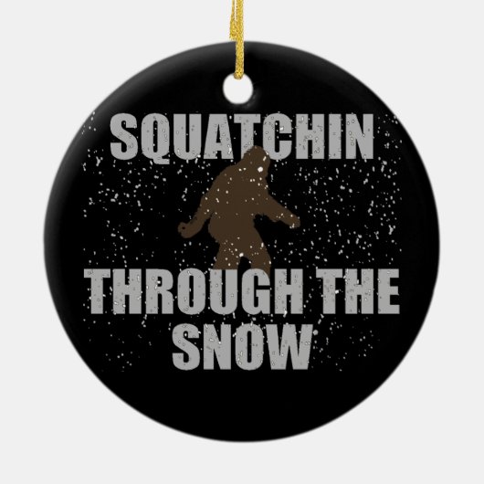 Squatchin through the Snow Sasquatch Ornament (Achterkant)