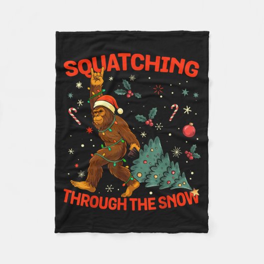 Squatching Through The Snow Funny Bigfoot Rock On  Fleece Deken (Voorkant)