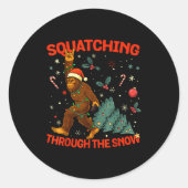 Squatching Through The Snow Funny Bigfoot Rock On Ronde Sticker (Voorkant)