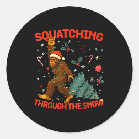 Squatching Through The Snow Funny Bigfoot Rock On Ronde Sticker (Voorkant)