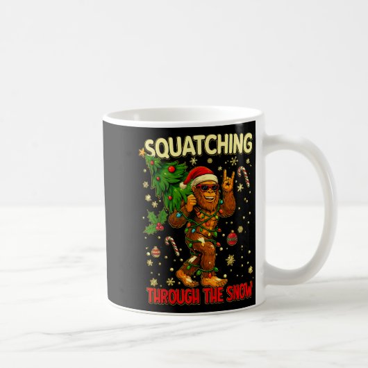 Squatching Through The Snow Funny Bigfoot Xmas Lig Koffiemok (Rechts)