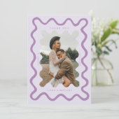 Squiggly Hand getrokken lijn Paarse bruiloft foto Bedankkaart (Staand voorkant)