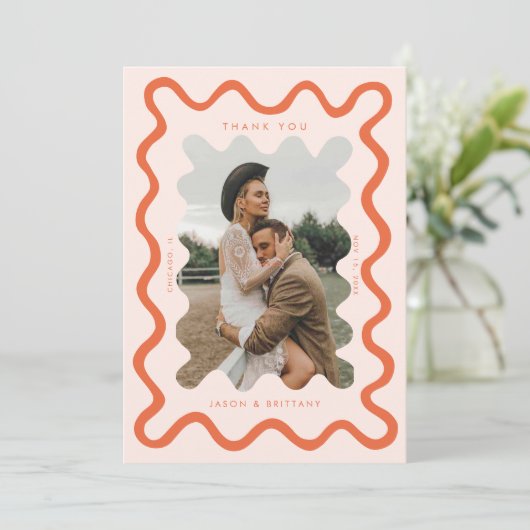 Squiggly Hand getrokken lijn Sinaasappel bruiloft  Bedankkaart (Staand voorkant)