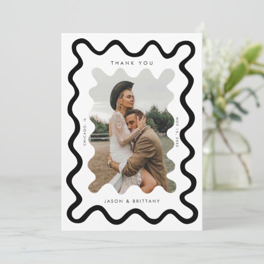 Squiggly Hand getrokken lijn witte bruiloft foto Bedankkaart (Staand voorkant)