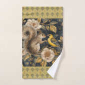 Squirrel and Yellow Canary with Flowers Pattern Bad Handdoek (Handdoek)