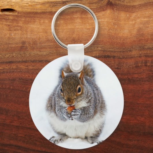 Squirrel Eating a Nut in Winter Snow Sleutelhanger (Voorkant)