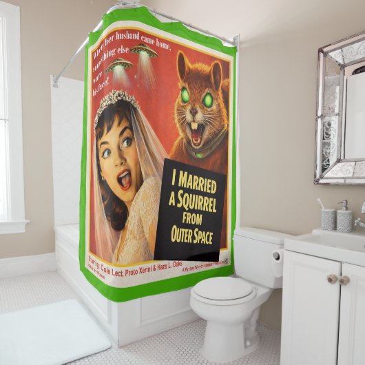 Squirrel from Outer Space Douchegordijn (In situ)