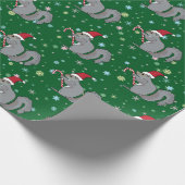 Squirrel Holding Candy Cane and Wearing Santa Hat Cadeaupapier (Hoek)