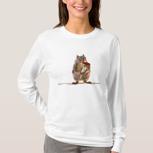 Squirrel Holding Red Rose Bouquet T-shirt (Voorkant)