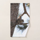 Squirrel in a Pine Tree Towel Set Bad Handdoek (Handdoek)