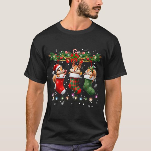 Squirrel In Christmas Socks Lights Squirrel Xmas T-shirt (Voorkant)