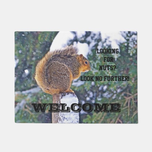 SQUIRREL OVER SNEEUWGEDEKTE POST/KIJK NAAR NUTS? DEURMAT (Voorkant)