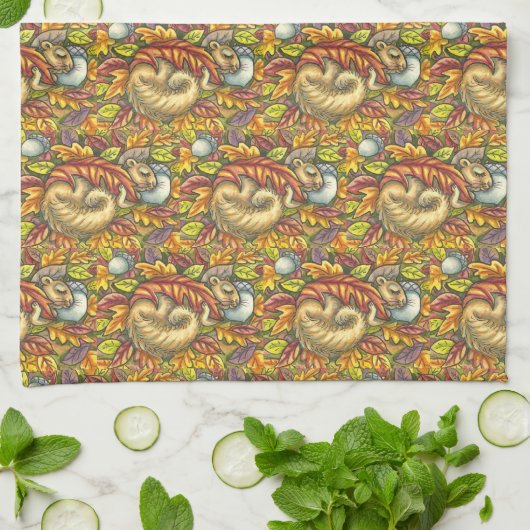 SQUIRREL SLAPING ONDER AUTUMN LEAVES, SEASONAL THEEDOEK (Gevouwen)