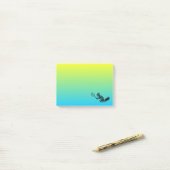 Squirrel Tennis Player op Blue and Yellow Post-it® Notes (Op bureau)