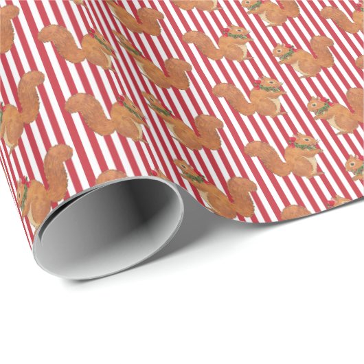 Squirrels and Holly Stripes Holiday Cadeaupapier (Rol Hoek)