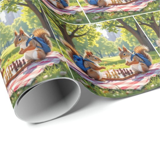 Squirrels Playing Chess In a City Park Cadeaupapier (Rol Hoek)