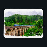 Sri Lanka Train Panorama Uitzicht Magneet<br><div class="desc">Mooie Sri Lanka Magnet met de beroemde blauwe trein en het prachtige landschap van de populaire reisbestemming. Groot toeristisch souvenir en cadeau.</div>