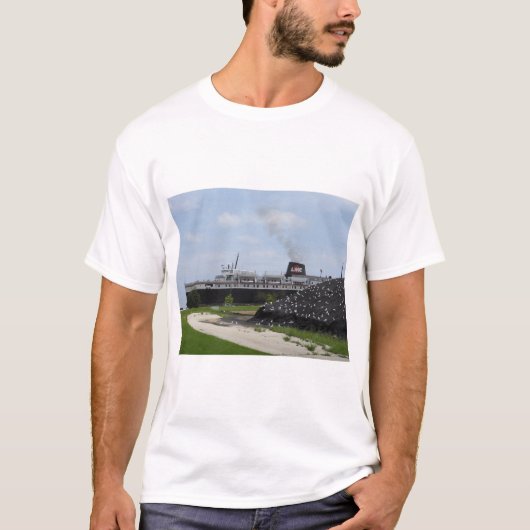 SS Badger Coal Ship in Manitowoc WI T-Shirt (Voorkant)