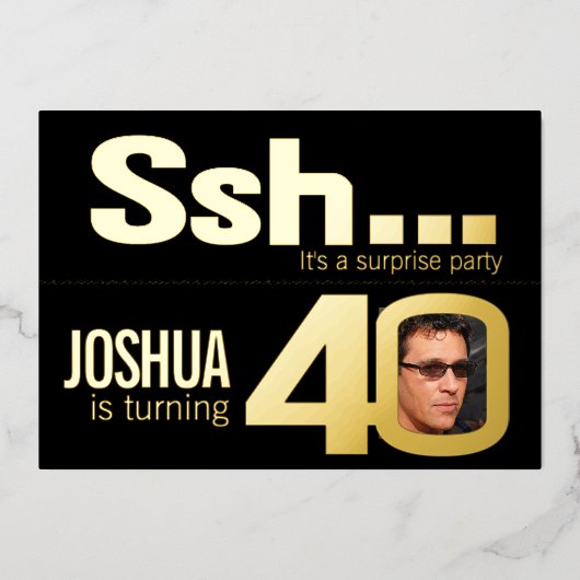 Ssh.. Verrassend 40e verjaardag gouden zwarte fees Folie Uitnodiging (Voorkant)