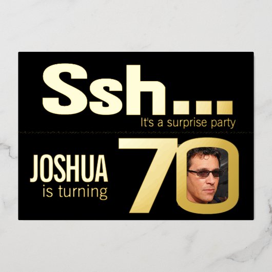 Ssh.. Verrassend 70e verjaardag gouden zwart Folie Uitnodiging (Voorkant)
