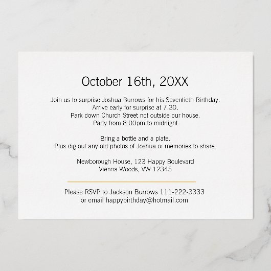 Ssh.. Verrassend 70e verjaardag gouden zwart Folie Uitnodiging (Achterkant)