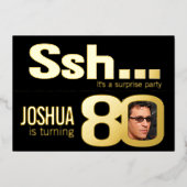 Ssh.. Verrassend 80th Birthday party Gold zwart Folie Uitnodiging (Voorkant)