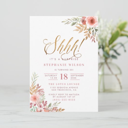 Ssst! Het is een verrassing | Modern Script Verjaa Kaart (Staand voorkant)