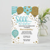 Sst, het is een verrassingsfeest uitnodiging (Staand voorkant)