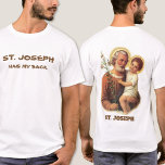 St. Joseph heeft mijn rug T-shirt<br><div class="desc">Een mooi traditioneel afbeelding van St. Joseph houdt het kind Jezus vast met leugens op de rug. Een grappige tekst aan de voorkant. De tekst en het lettertype hieronder kunnen worden gewijzigd.</div>