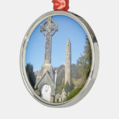 St Kevin's Cross en Round Tower Glendalough Metalen Ornament (Links)