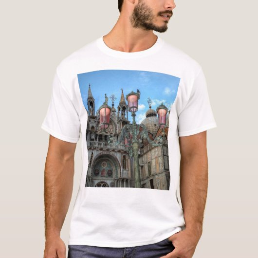 St. Marks and Lamp, Venice, Italië T-shirt (Voorkant)