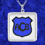 St. Michael's Shield met Monogram Zilver Vergulden Ketting<br><div class="desc">In de loop der eeuwen is Sint Michael de Archangel het vaakst afgebeeld in kunst met een helm en een armband en met een zwaard en schild. De vorm van zijn schild varieerde afhankelijk van de tijd en de plaats waar de kunstenaar woonde. Het is rond, ovaal, rechthoekig, en de...</div>