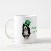 St Paddy's Day Bernedoodle met groen feest pet Koffiemok (Links)