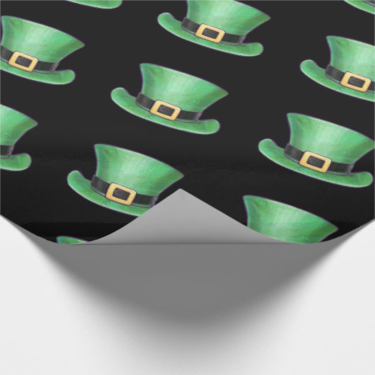 St. Paddy's Day Green Top Hat Pattern op Black Cadeaupapier (Hoek)