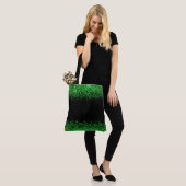 st patricadag , groen glitterig zwart patroon tote bag (Op model)