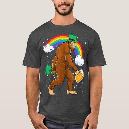 St Patrick Bigfoot Regenboog Lucky Funny Drink T-shirt (Voorkant)