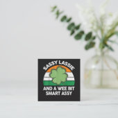 St Patrick Dag Sassy Lassie Grappige Shamrock Iers Informatiekaartje (Staand voorkant)