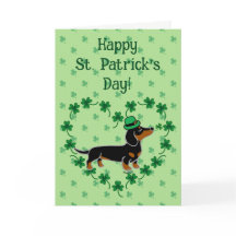 St. Patrick Day Black en Tan Dachshund Posing
