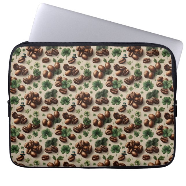 St. Patrick’s Day Coffee & Shamrock Pattern Laptop Sleeve (Voorkant)