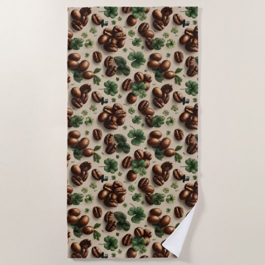 St. Patrick’s Day Coffee & Shamrock Pattern Strandlaken (Voorkant)