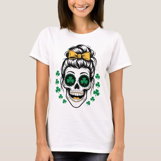 St. Patrick’s Day Skull with Shamrocks and Messy  T-shirt (Voorkant)