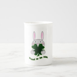 St. Patricks Bunny Proud om Irish Shamrock te word Porselein Kop