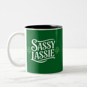 St. Patrick's Dag Sassy Lassie Grappig Iers Meisje Tweekleurige Koffiemok