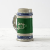 St. Patrick's Dag Sassy Lassie Grappige Ierse  Bierpul (Voorkant links)