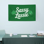 St. Patrick's Dag Sassy Lassie Grappige Ierse  Spandoek (Beurs)
