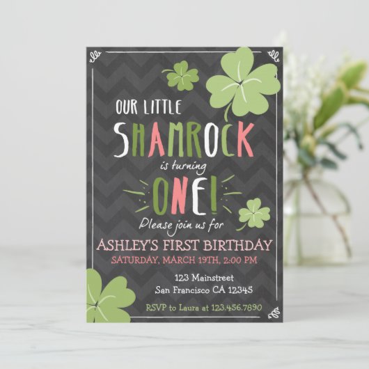 St. Patrick's Day 4 Leaf Clover Birthday Invite Kaart (Staand voorkant)