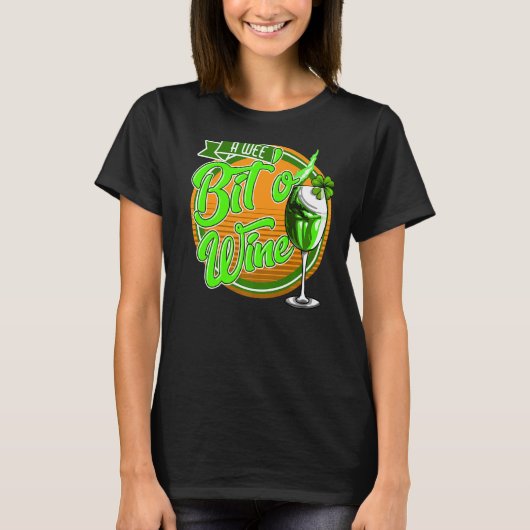 St Patrick's Day A Wee Bit O'Wine Funny Mam Vrouwe T-shirt (Voorkant)