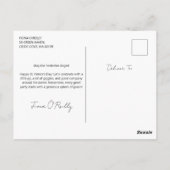 St Patrick's Day Beauty Zittend op een vat Briefkaart (Achterkant)