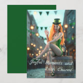 St Patrick's Day Beauty Zittend op een vat Feestdagenkaart (Voorkant / Achterkant)
